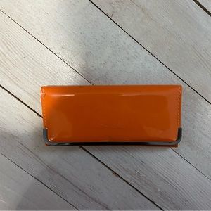 Wallet/orange and silver
